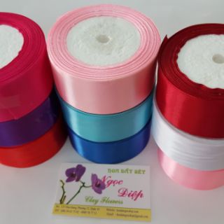 RU BĂNG KẾT HOA CẦM TAY