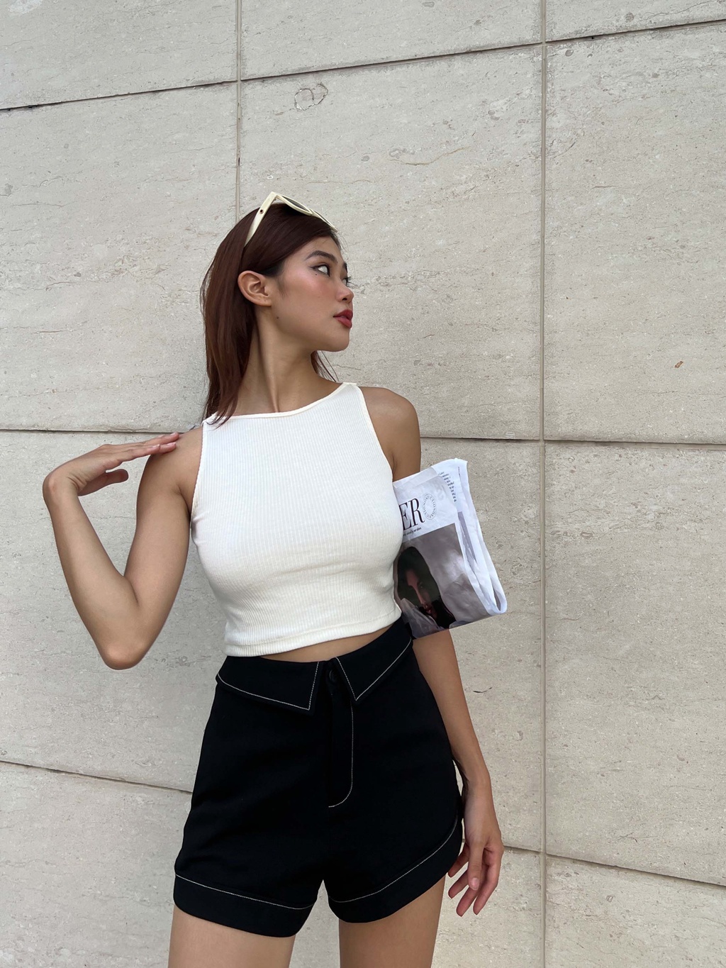 Mô tả Áo thun croptop nữ MARC FASHION 3 lỗ cổ thuyền FALH061722 - 1
