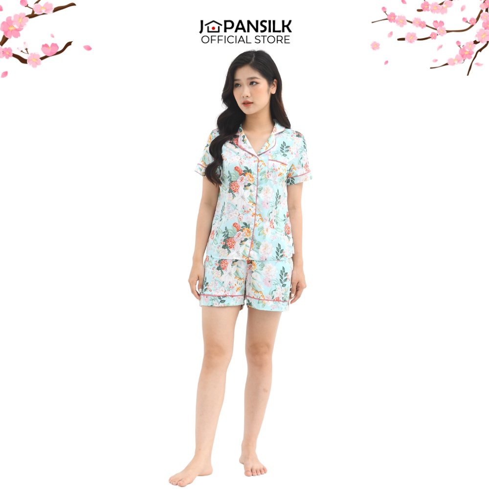 Ảnh Đồ ngủ bộ Pijama lụa mặc ở nhà JAPAN SILK, áo cộc quần đùi họa tiết hoa loa kèn trắng nền xanh nhẹ dịu tươi mát BC047 2