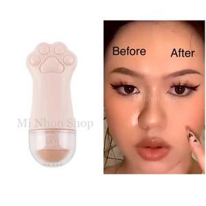 Con lăn đá núi lửa hút dầu thừa mà không làm trôi lớp makeup