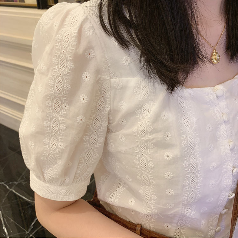 Áo sơ mi nữ cổ vuông Hàn Quốc tay ngắn thêu hoa màu trắng