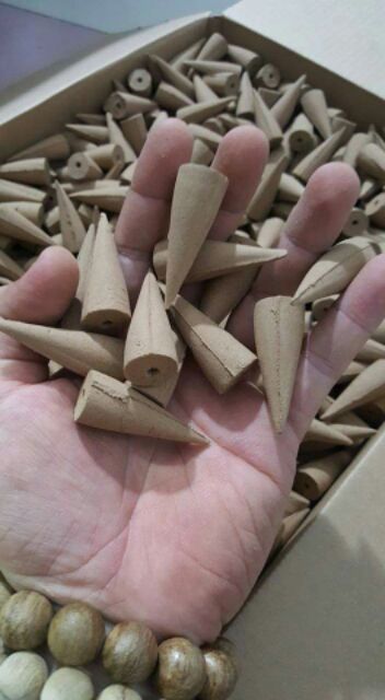 Thác khói trầm hương tặng kèm 5 nụ trầm