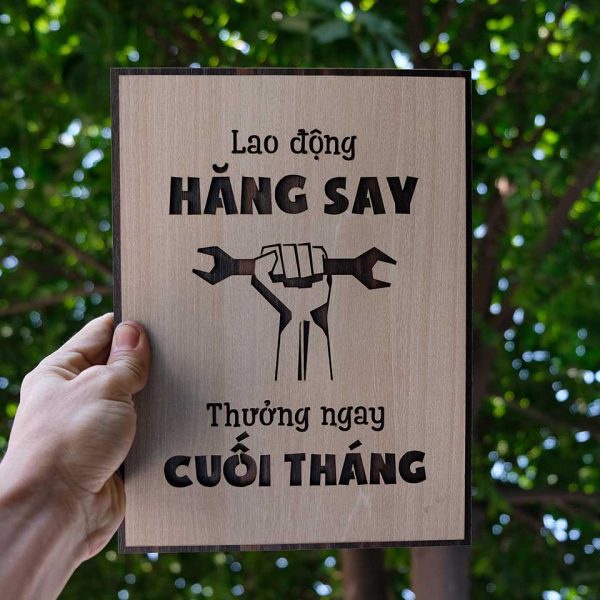 Tranh gỗ decor truyền cảm hứng "Lao động hăng say - Thưởng ngay cuối tháng"