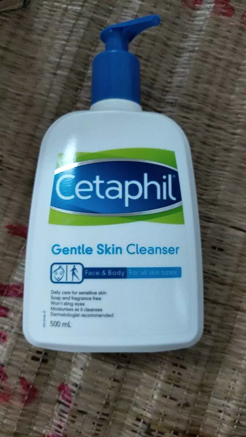 Kết cấu sữa rửa mặt Cetaphil