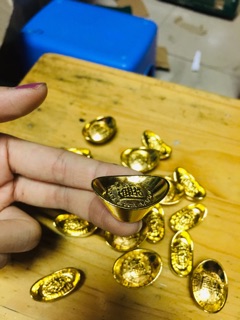 Thỏi vàng thuyền nhỏ bằng đồng vật phẩm trang trí tài lộc ban thờ cúng