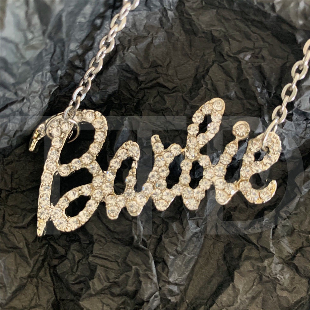 Vòng cổ Thép Titan Mặt Chữ Barbie 90s