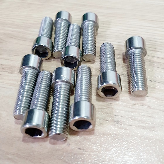 Set Gồm 10 Con Bulong Đầu Trụ Lục Giác Chìm Size M10x30 Chiều Dài 39mm ...