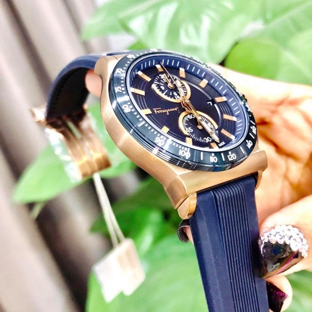 NG H NAM SALVATORE FERRAGAMO 1898 SPORT FFJ020017