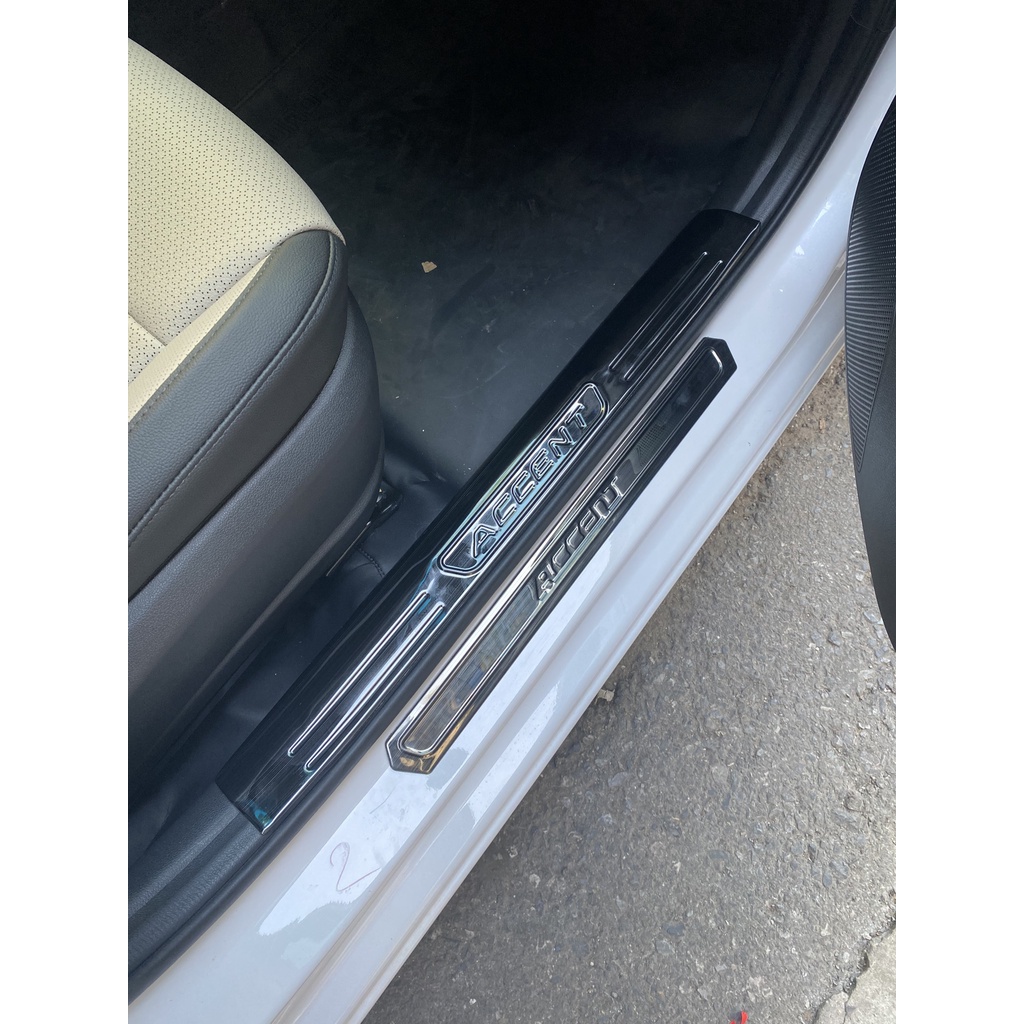 Ốp bậc cửa xe Hyundai Accent 2018 - 2022,Nep bươc chân Chất liệu Titan cao cấp. Mua ngay để được nhận quà