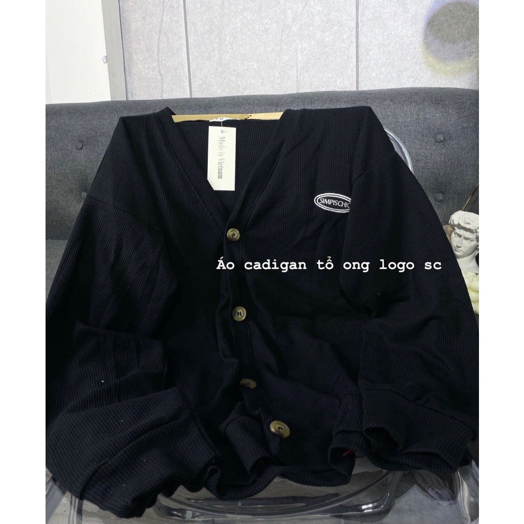 Áo Khoác Cardigan mỏng chất liệu vải tổ ong sang trọng logo sc trước ngực form dáng Hàn Quốc.