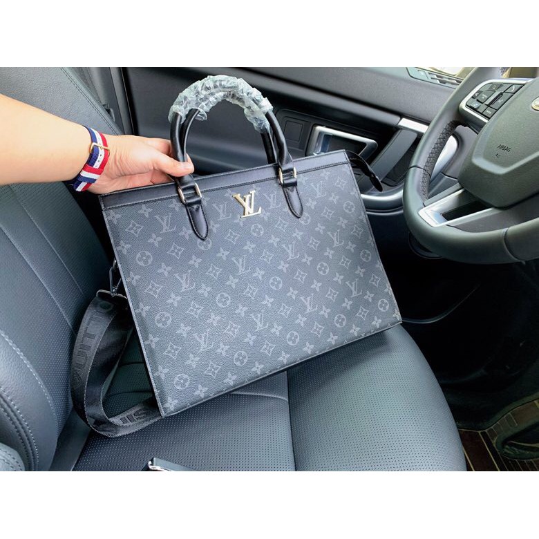 Tui xách Size to hàng hiệu cao cấp nữ Louis Vuitton màu đen họa tiết