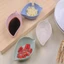 Đĩa nhỏ chức năng được chế tác từ vật liệu rơm lúa mì để trình bày đồ ăn nhẹ sành điệu