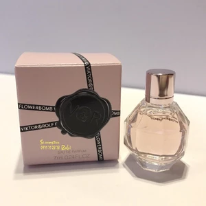 Nước hoa Flowerbomb Viktor & Rolf mini 7ml