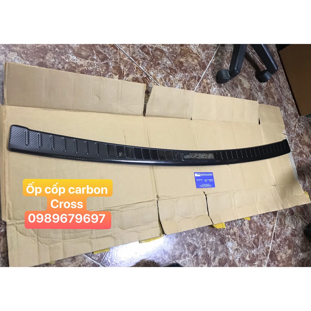 Ốp trầy cốp xe Toyota Cross 2020-2022, Chất liệu carbon cao cấp, Bộ ốp trong và ngoài cốp