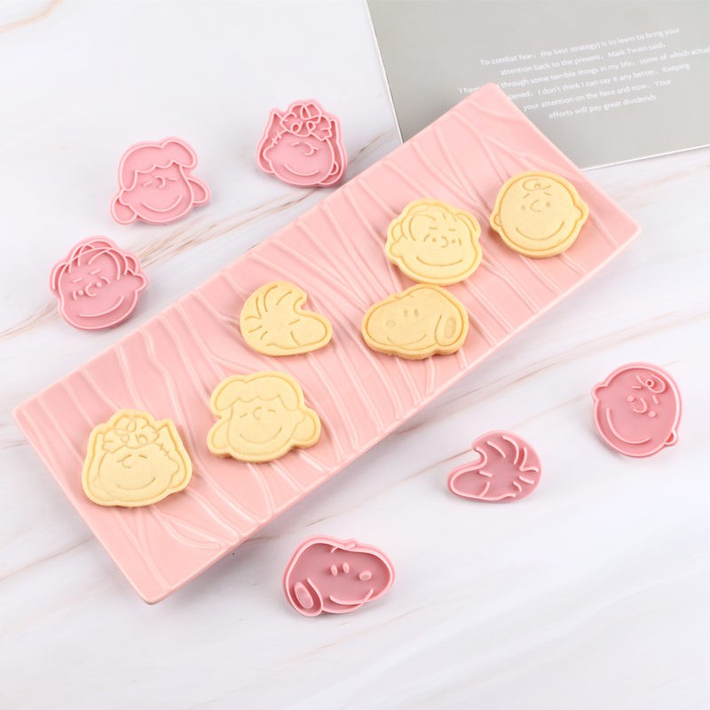 Set 6 Khuôn Cắt Bánh Quy Tạo Hình Cún Snoopy Dễ Thương