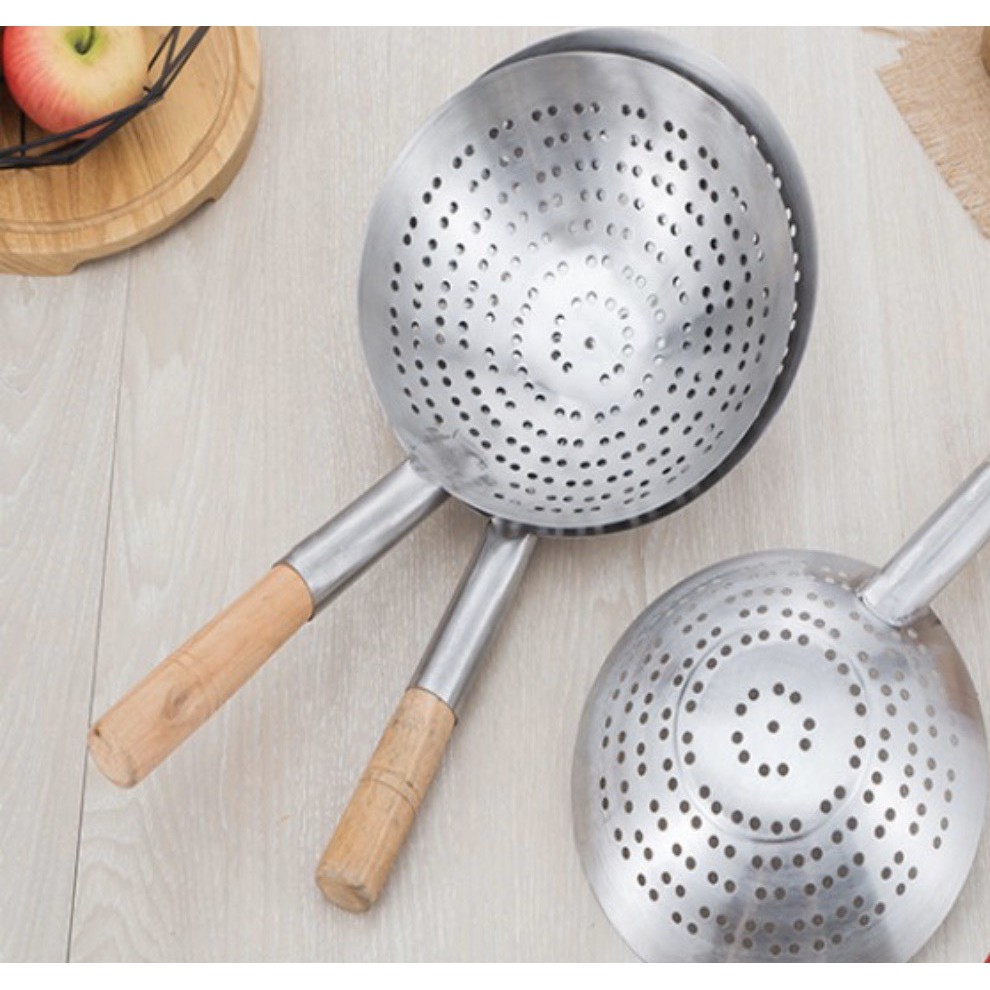 Vợt vá chao thủng lỗ vớt xương , rau củ , chao xào inox cán gỗ cao cấp ...