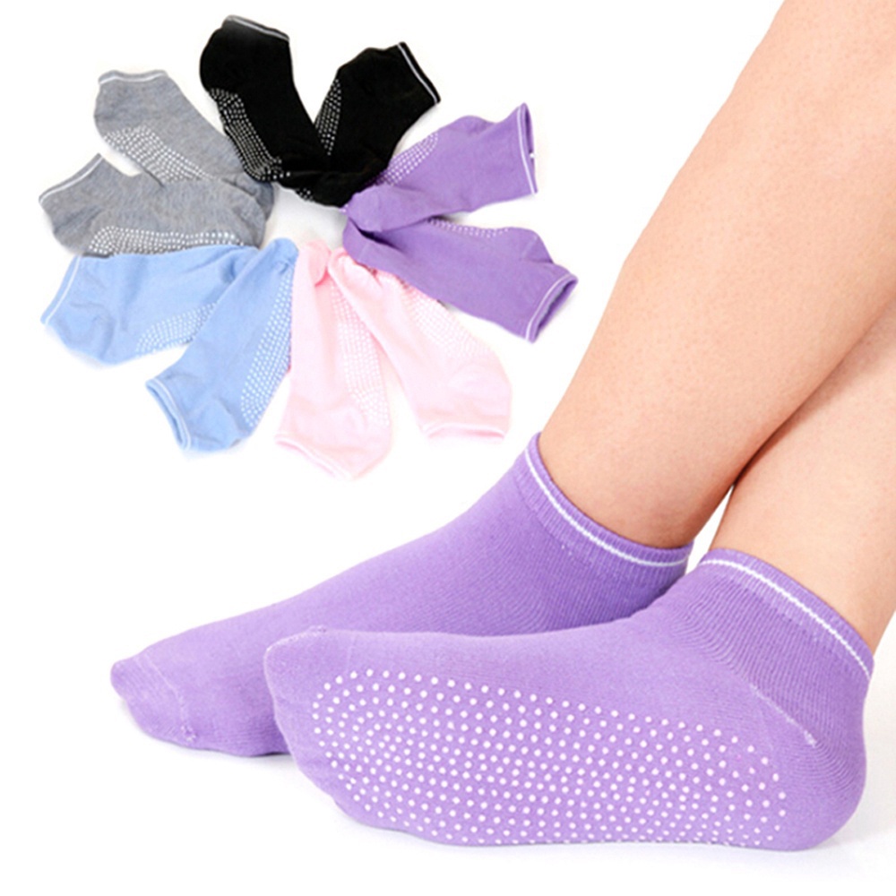 Vớ chống trượt tiện dụng khi tập yoga cho nữ