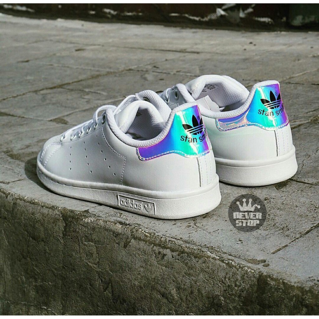 Stan smith 2024 hologram price