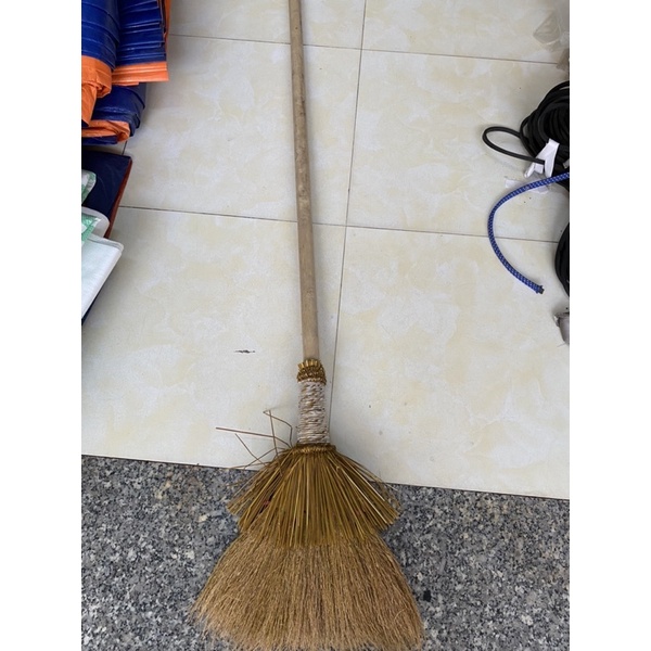 Chổi rơm quyét nhà cán gỗ dài 140 cm | Shopee Việt Nam