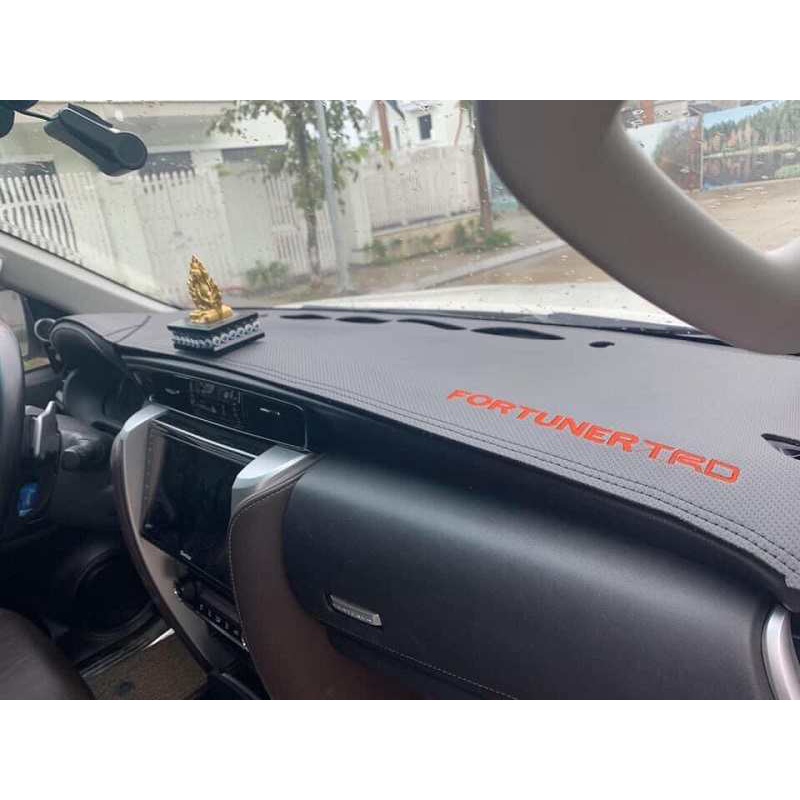 Thảm taplo da carbon ô tô Toyota Fortuner 2017-2022, thảm chống nắng da carbon. Hàng đẹp xuất sắc