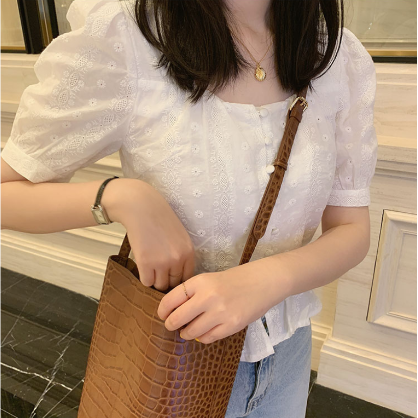 Áo sơ mi nữ cổ vuông Hàn Quốc tay ngắn thêu hoa màu trắng