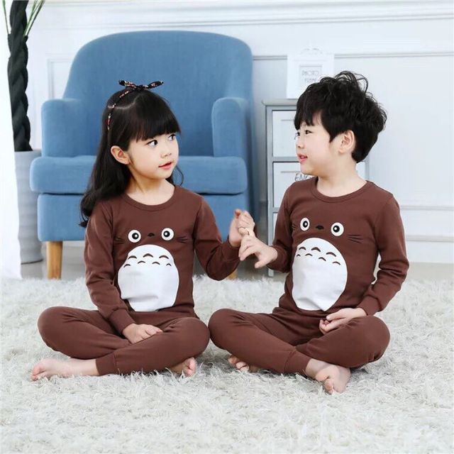 Bộ quần áo trẻ em