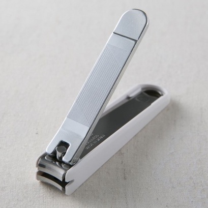 Bấm Móng Tay Inox Hoa Văn Kai Razor 1038 HC3601 (Cỡ Vừa - Màu Trắng)