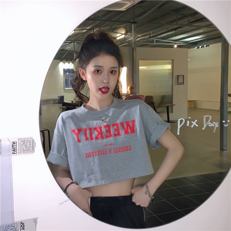 ÁO THUN CROPTOP FORM RỘNG FREESIZE <72KG IN CHỮ WEEKIIY DỄ THƯƠNG HÀN QUỐC CR22015