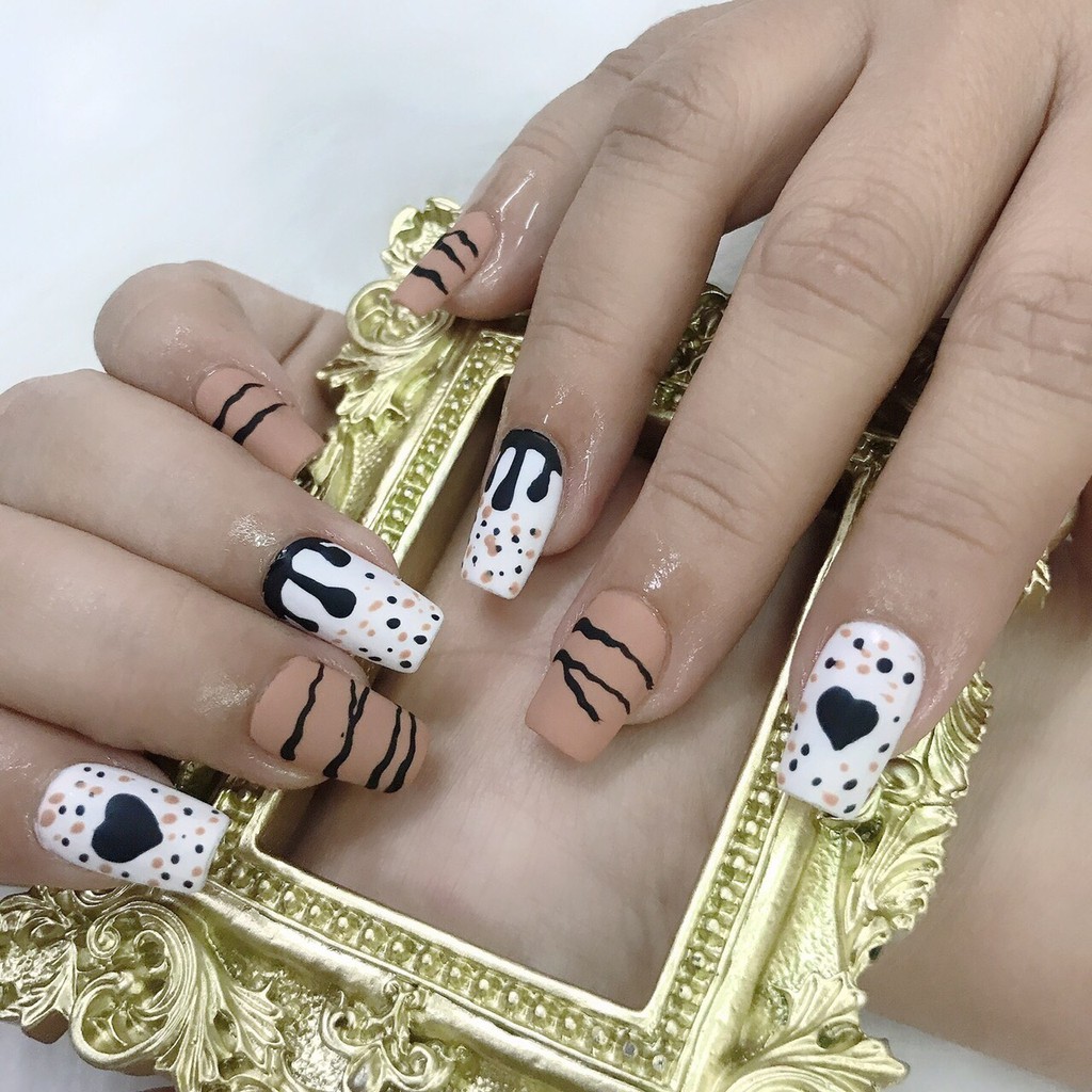 Bộ Móng Tay Giả NailBox Trang Trí Dễ Thương Theo Mẫu