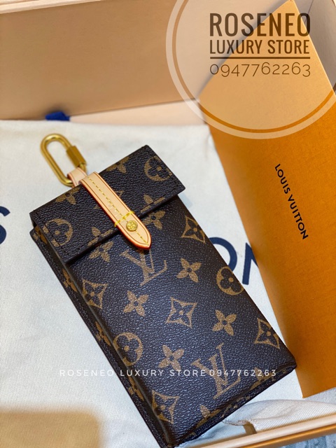 LOUIS VUITTON PHONE CASE IN MONOGRAM CANVAS BROWN CANVAS PHONE CASE Cloth  ref.411021 - Joli Closet