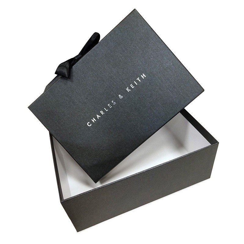 Charles & KEITH Túi Giấy Đựng Quà 3 Kích Cỡ (Không Bán Riêng Lẻ)