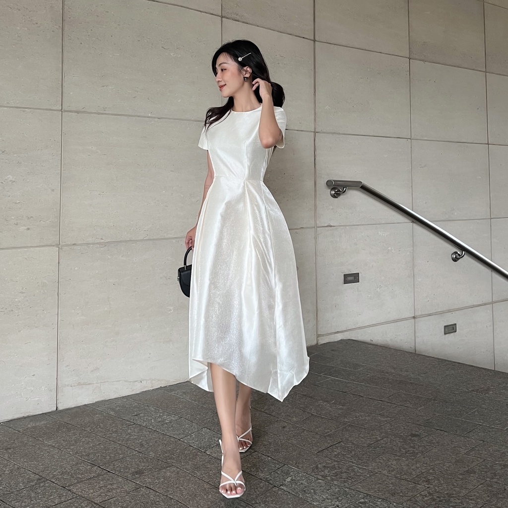 Đầm dự tiệc cưới khoét vai tà xéo kèm tag đá màu trắng Callene (CC276)