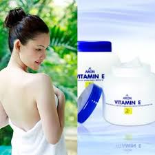 Kem Vitamin E Aron Dưỡng Ẩm Thái Lan Kem Nẻ Vitamin E Nắp Xanh Hũ 200gr
