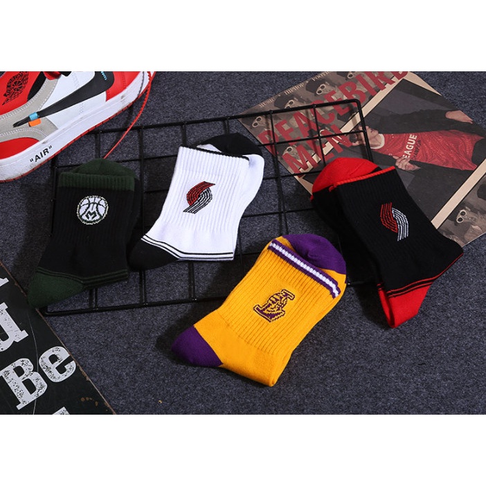 Vớ LAKERS, CHICAGO cao cổ Nam Nữ phong cách bóng rổ, thể thao, năng động.
