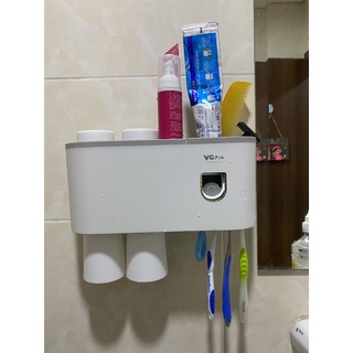 Bộ Nhả Kem Đánh Răng Tự Động 4 Cốc Hộp Đựng Kem Đánh Răng Kệ Để Đồ Phòng Tắm (Tặng Kèm Miếng Dán )