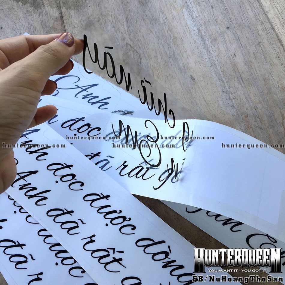 Câu khẩu hiệu dán đuôi xe ô tô Khi anh đọc được dòng chữ này là anh đã rất gần em. Decal chữ đen nền trong suốt 50x8.2cm