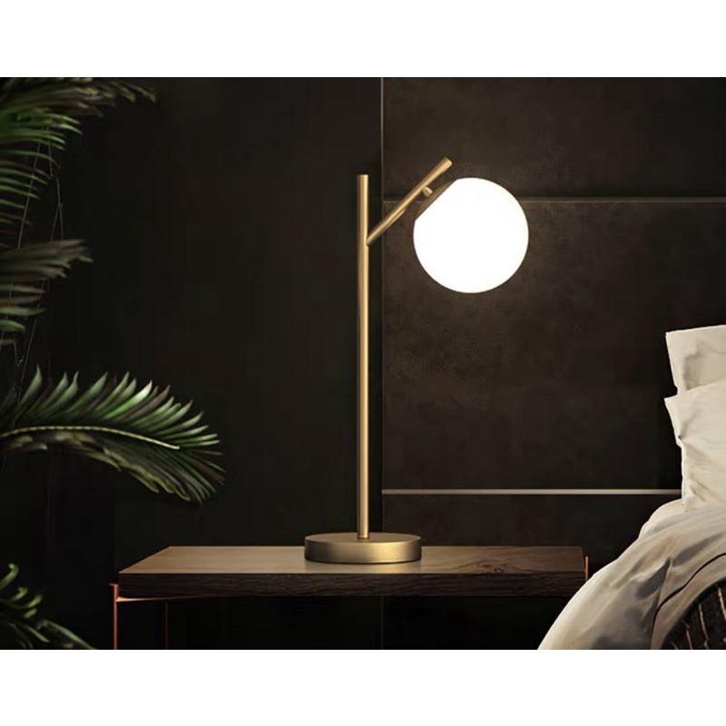 ĐÈN BÀN QUẢ CẦU ĐẾ THẲNG ( đã gồm cả bóng Led 3 chế độ ánh sáng)