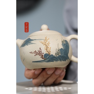 Ấm tử sa Nghi Hưng cao cấp, dáng ấm Tây Thi nhũ, Bạch nê, họa tiết sơn thủy, kích thước 13.2x8.3cm, dung tích 290ml