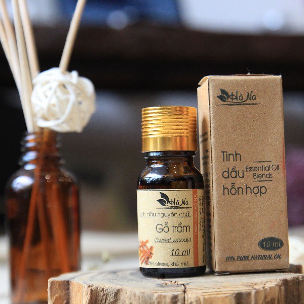 Tinh Dầu Gỗ Trầm (hương cam, quế, gỗ hoàng đàn)- tạo mùi thơm ấm áp, vui vẻ.