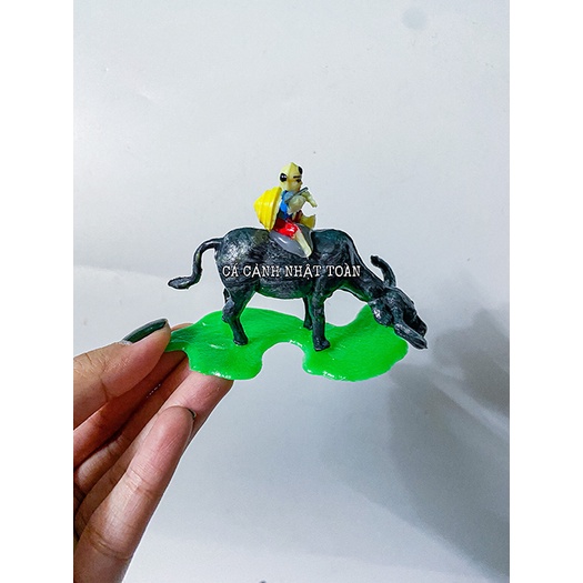 CHÚ TIỂU CỞI TRÂU BẰNG NHỰA TRANG TRÍ BỂ CÁ NON BỘ 6CM