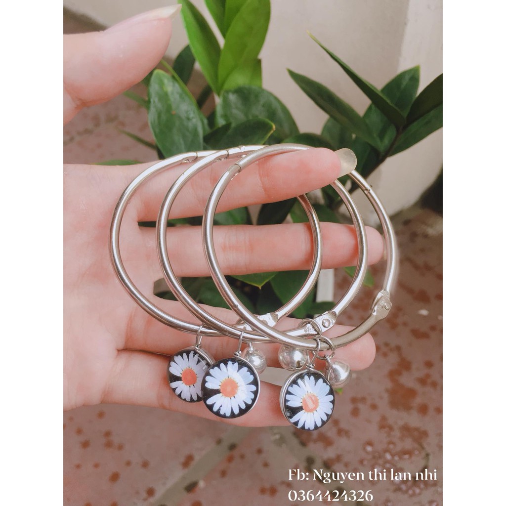 Kiềng tay inox gắn hoa cúc | Shopee Việt Nam