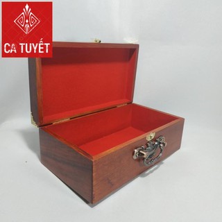 HỘP ĐỰNG TRANG SỨC, HỘP ĐỰNG CON DẤU CÔNG TY GỖ HƯƠNG MẶT GIÁP CHỮ THỌ VÀNG CÓ QUAI XÁCH ĐỒNG ( LOẠI ĐẠI 24CM)