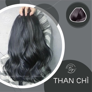 Nhuộm tóc màu xanh đen sẽ làm bạn nổi bật một cách trang nhã và tinh tế. Sắc màu này tôn lên nét đẹp cá tính của bạn. Hãy xem hình ảnh liên quan để cảm nhận sức hút của màu tóc này.