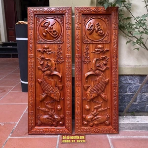 Tranh cá chép " Lý ngư vọng nguyệt " gỗ hương , khung ván dày 4cm