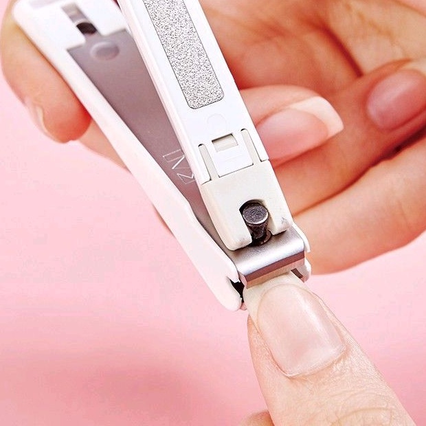 Bấm Móng Tay Kai Razor KE0108 - 37411 (Màu Trắng)