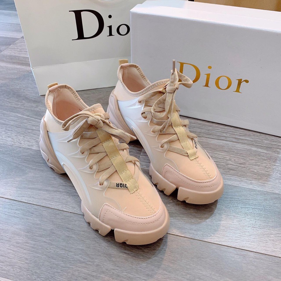 3. Đặc Điểm Nổi Bật Của Giày Thể Thao Dior Nữ