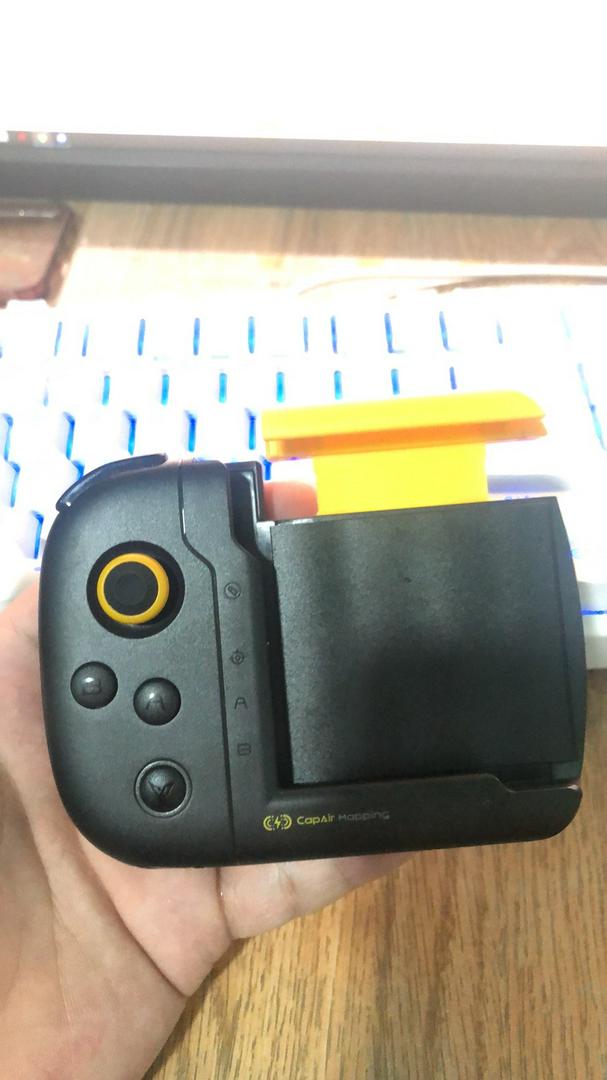 Flydigi Wasp và phụ kiện đi kèm