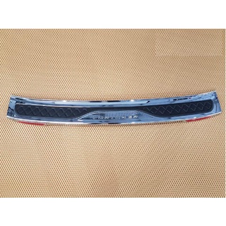Ốp chống trầy cốp ngoài xe Toyota Fortuner đời 2017 -  2022, 2023, 2024, 2025 nhựa 3D phản quang nhiều INOX cao cấp