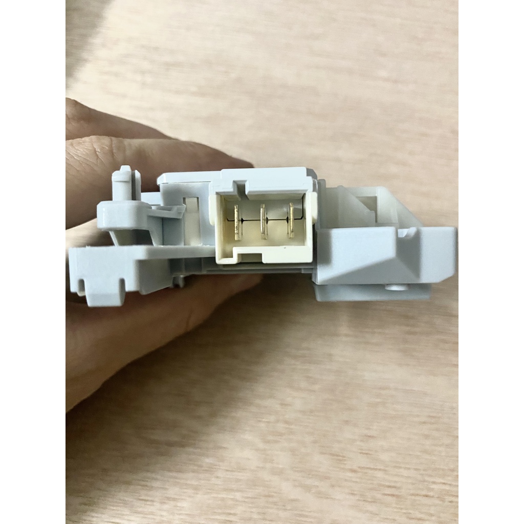 (VTĐL)Công tắc cửa máy giặt Electrolux vuông 3 chân