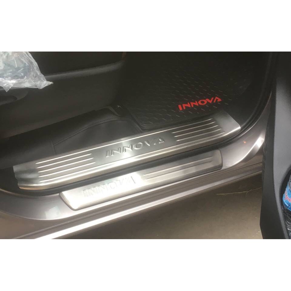 Ốp bậc cửa xe Toyota innova 2017 - 2021, nẹp bước chân INOX INNOVA, Chống trượt bảo vệ bậc cửa